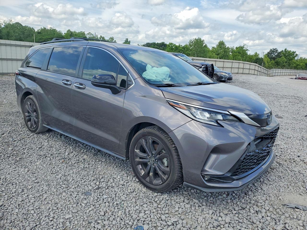 2022 TOYOTA SIENNA XSE photo 4
