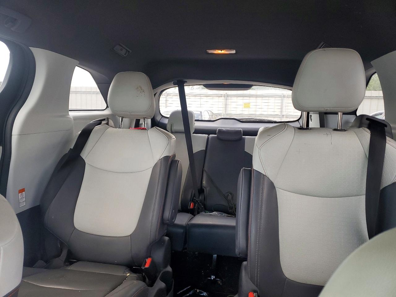 2022 TOYOTA SIENNA XSE photo 10