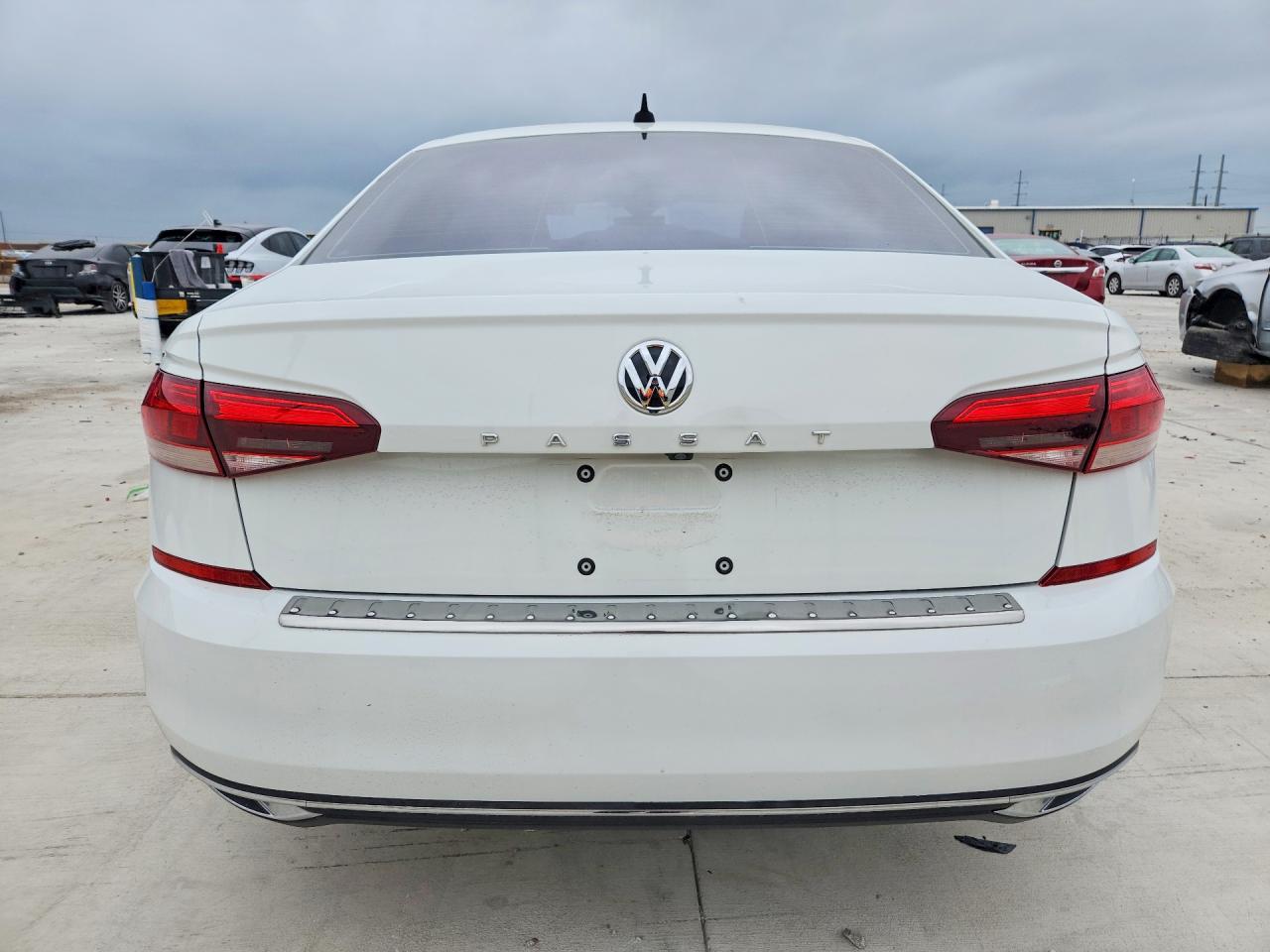 2021 VOLKSWAGEN PASSAT SE photo 11