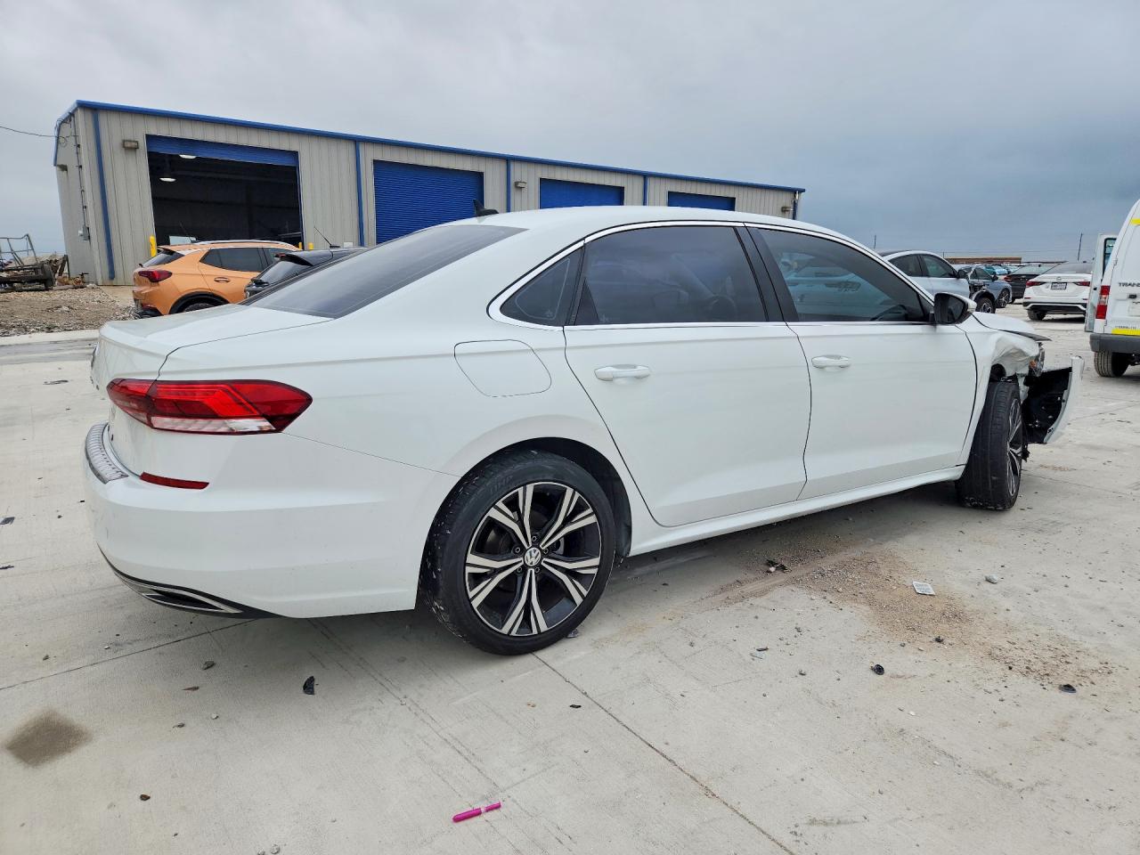 2021 VOLKSWAGEN PASSAT SE photo 5