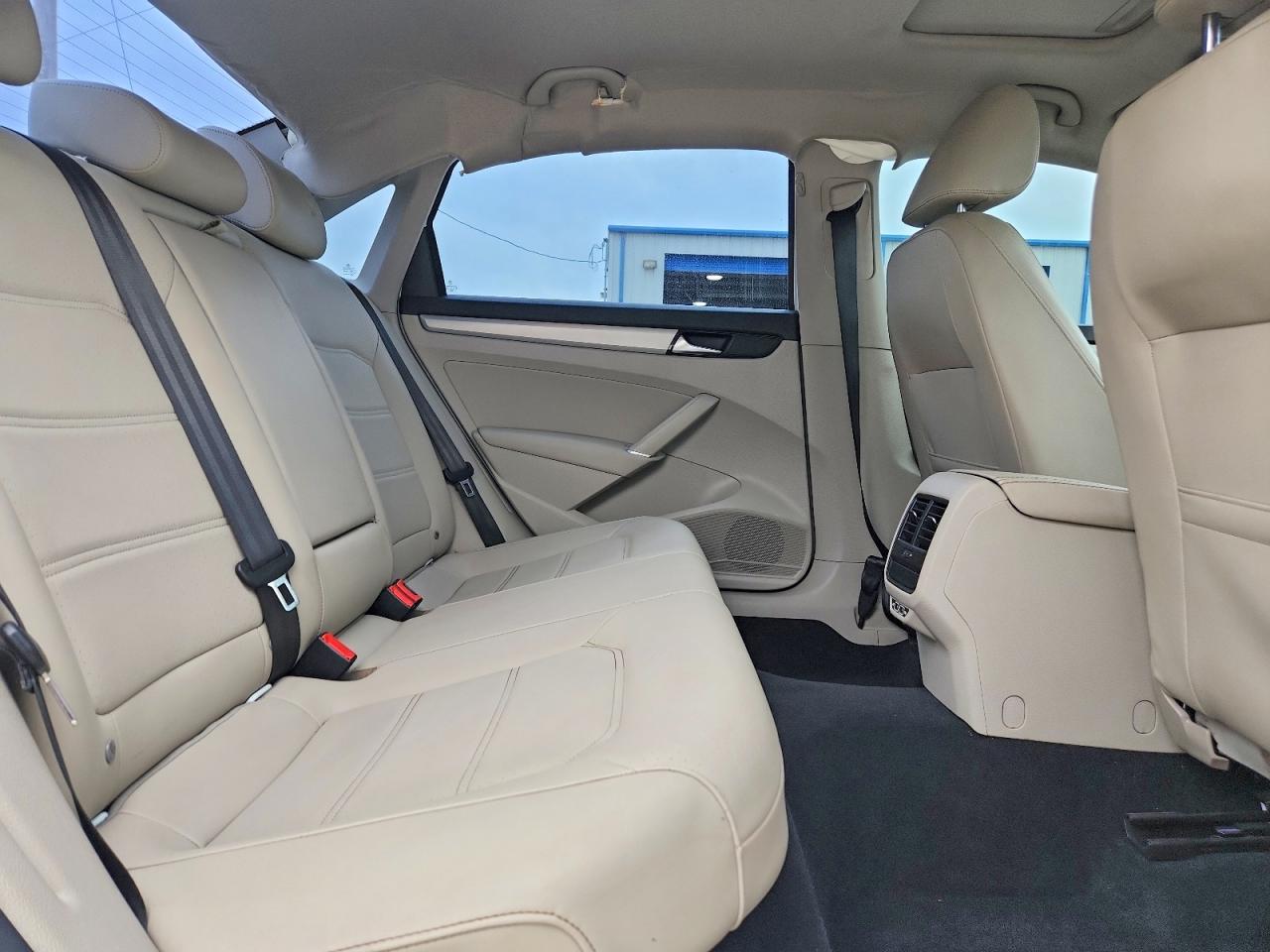 2021 VOLKSWAGEN PASSAT SE photo 19