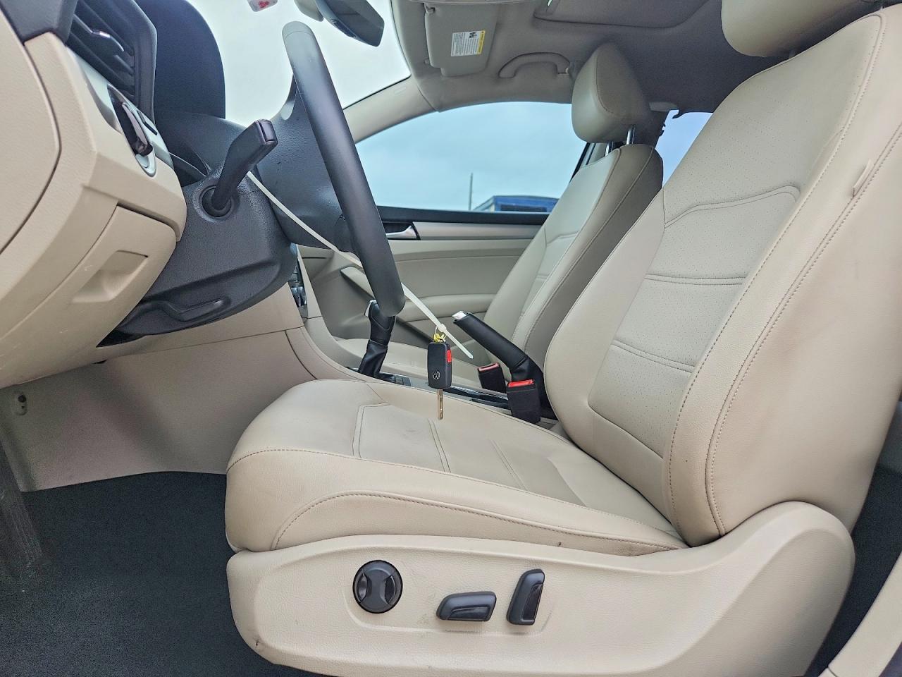 2021 VOLKSWAGEN PASSAT SE photo 13