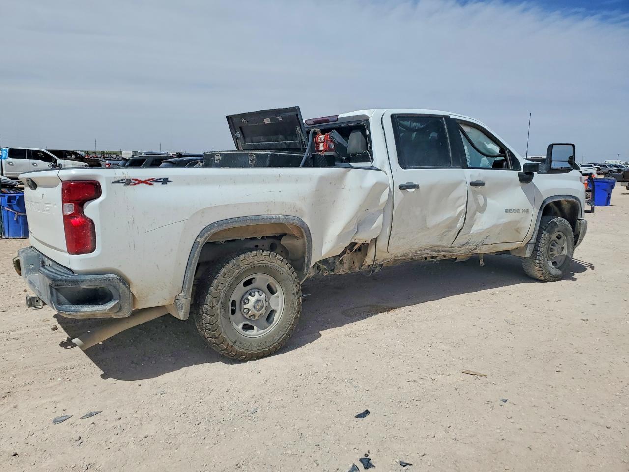 2024 CHEVROLET SILVERADO K2500 HEAVY DUTY photo 3