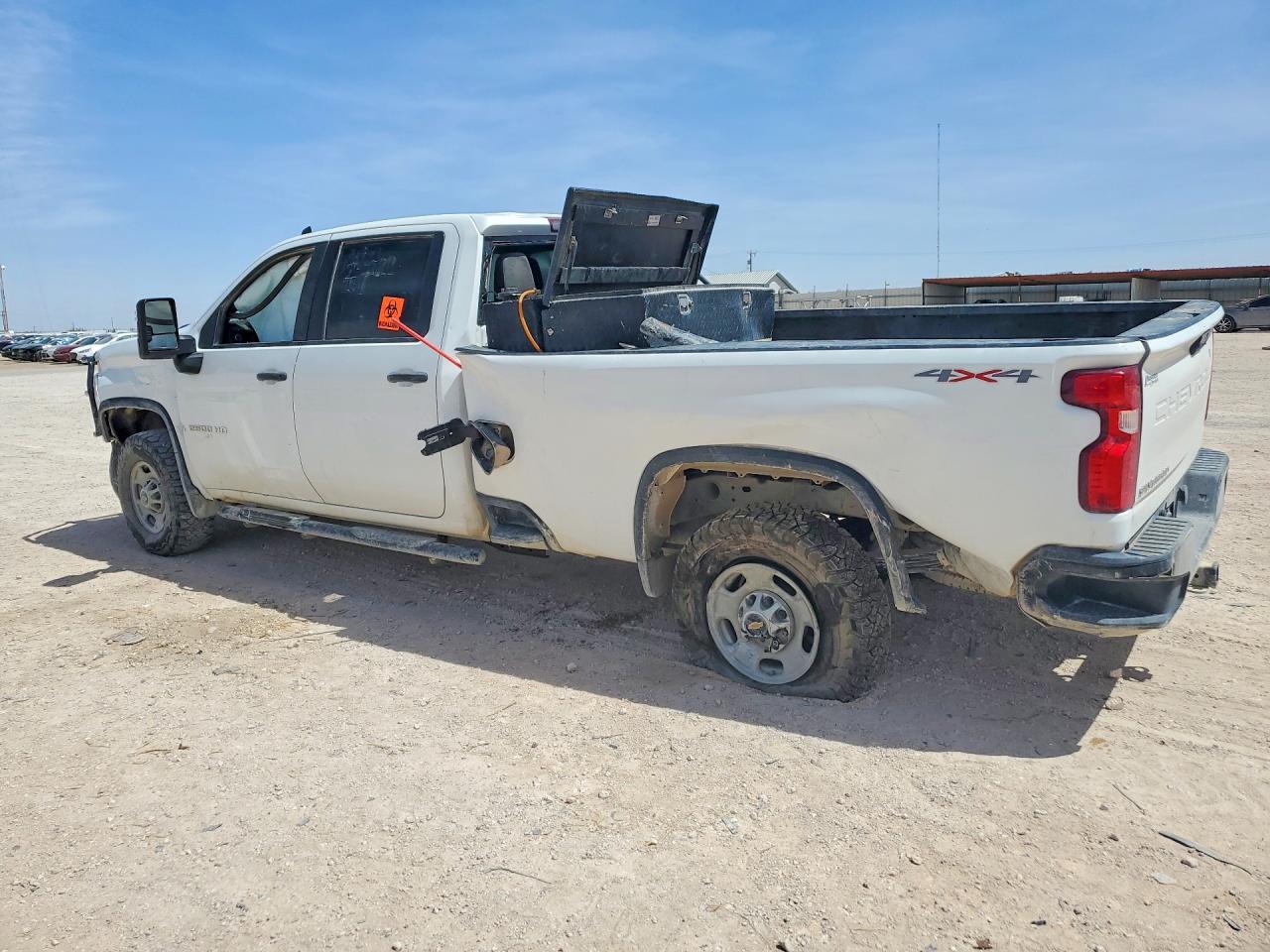 2024 CHEVROLET SILVERADO K2500 HEAVY DUTY photo 2