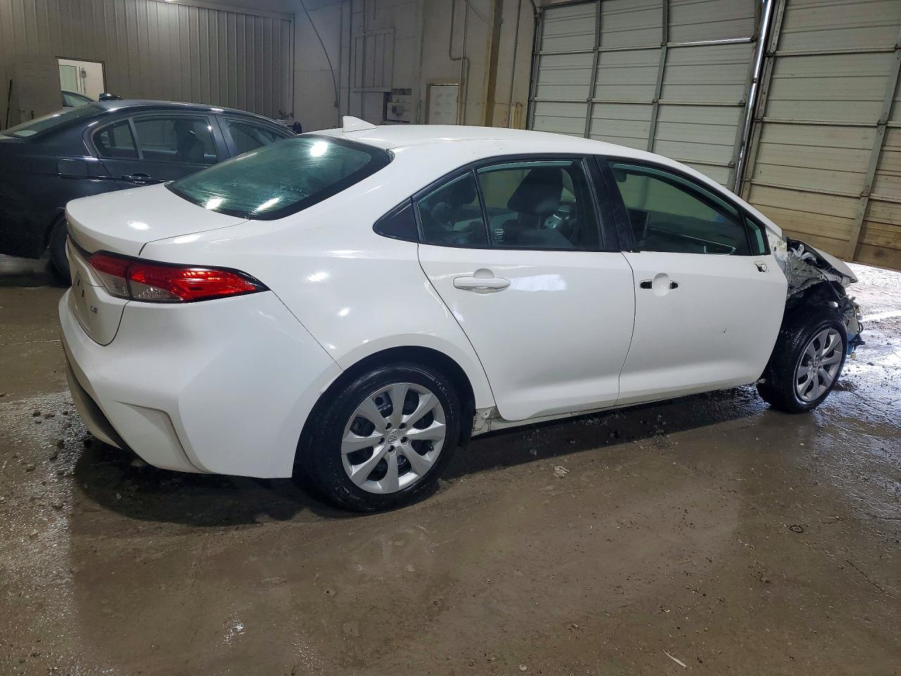2021 TOYOTA COROLLA LE photo 4