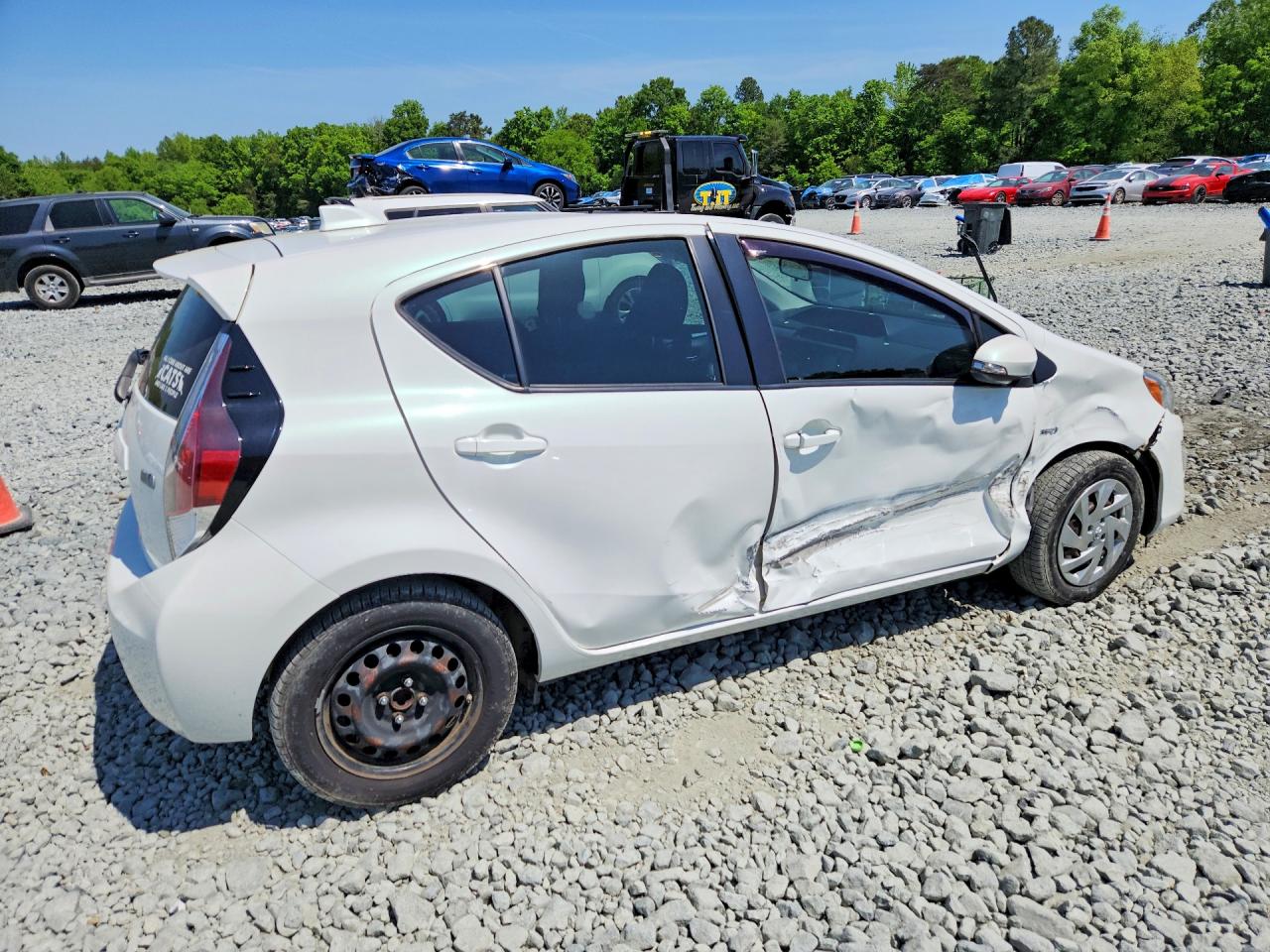 2015 TOYOTA PRIUS C TWO photo 3