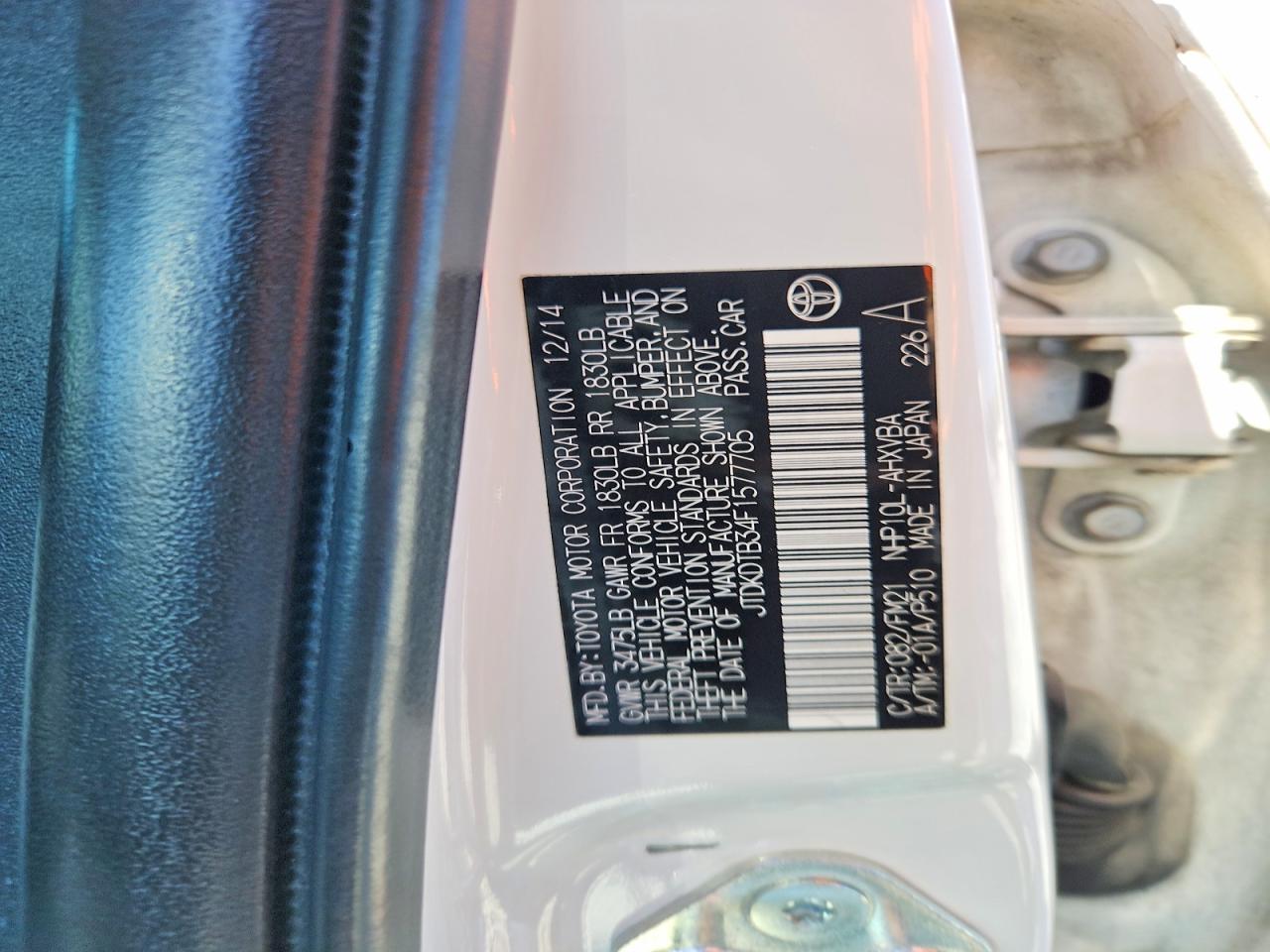 2015 TOYOTA PRIUS C TWO photo 12