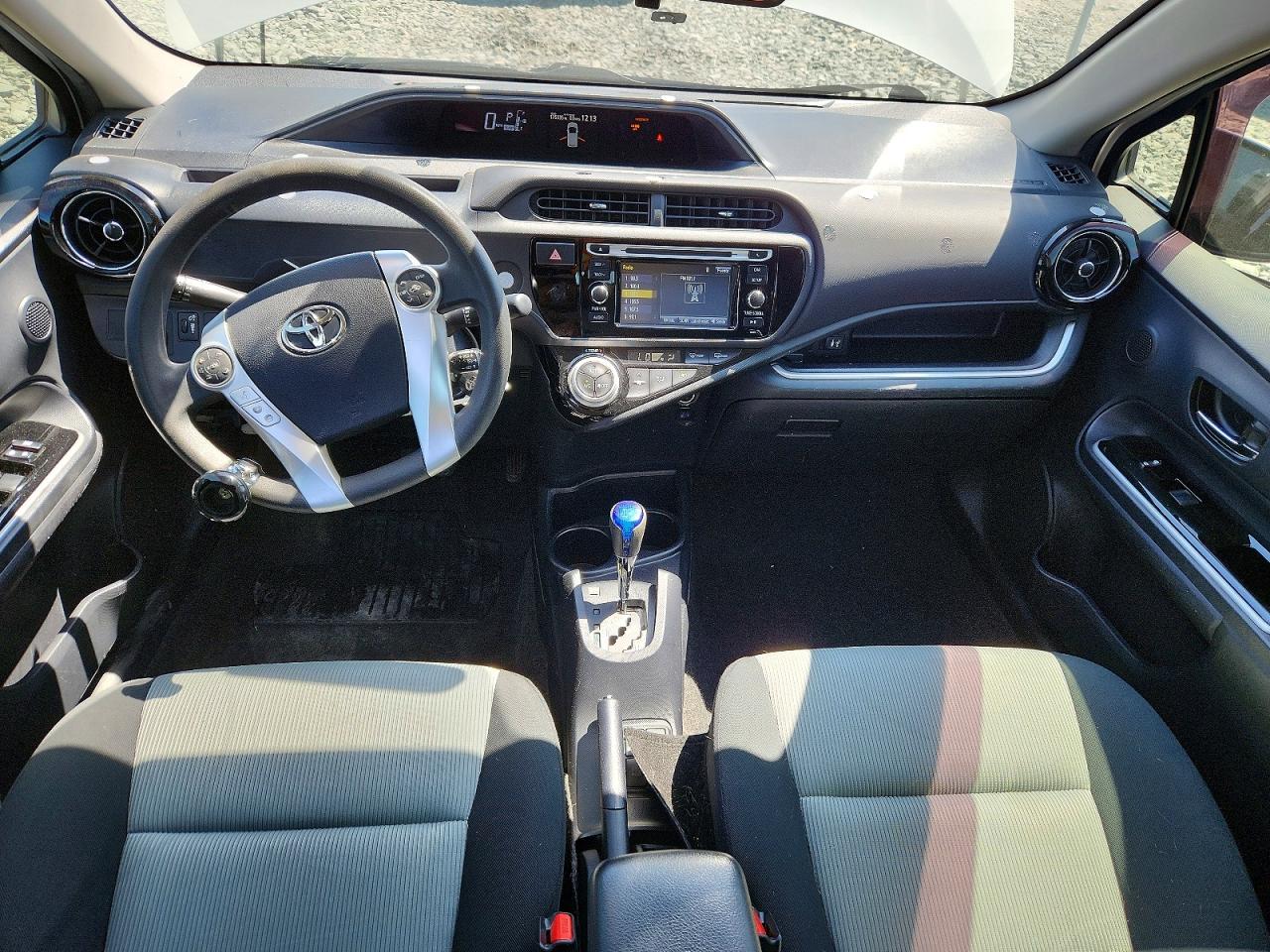 2015 TOYOTA PRIUS C TWO photo 8
