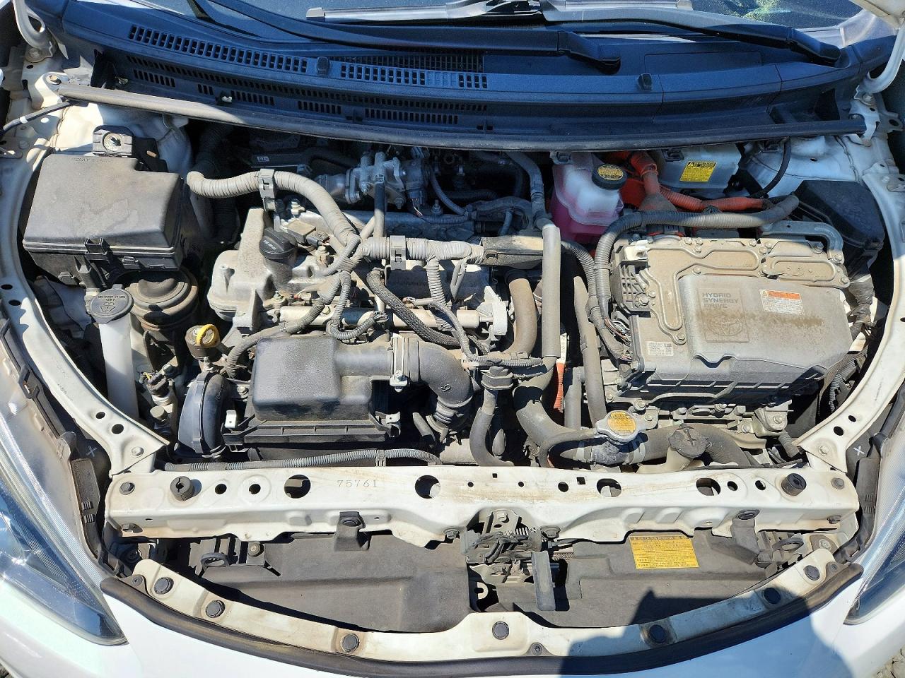 2015 TOYOTA PRIUS C TWO photo 11