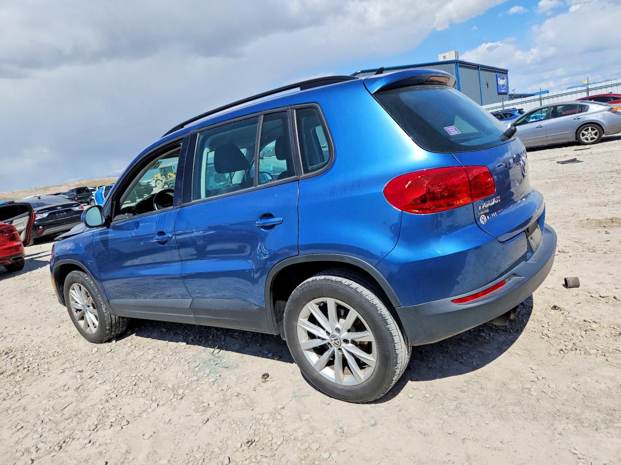2017 VOLKSWAGEN TIGUAN S photo 3