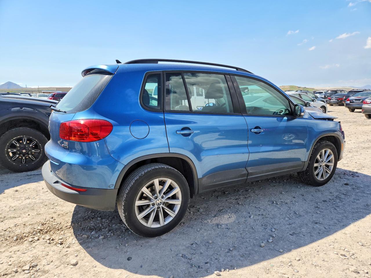 2017 VOLKSWAGEN TIGUAN S photo 5