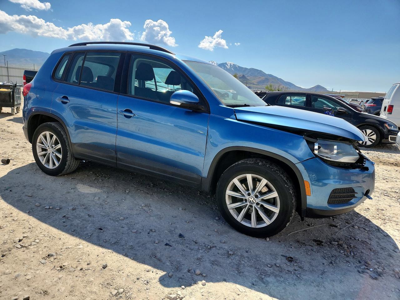 2017 VOLKSWAGEN TIGUAN S photo 7