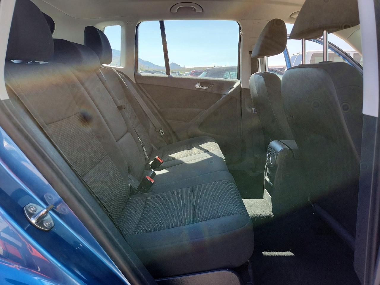 2017 VOLKSWAGEN TIGUAN S photo 19