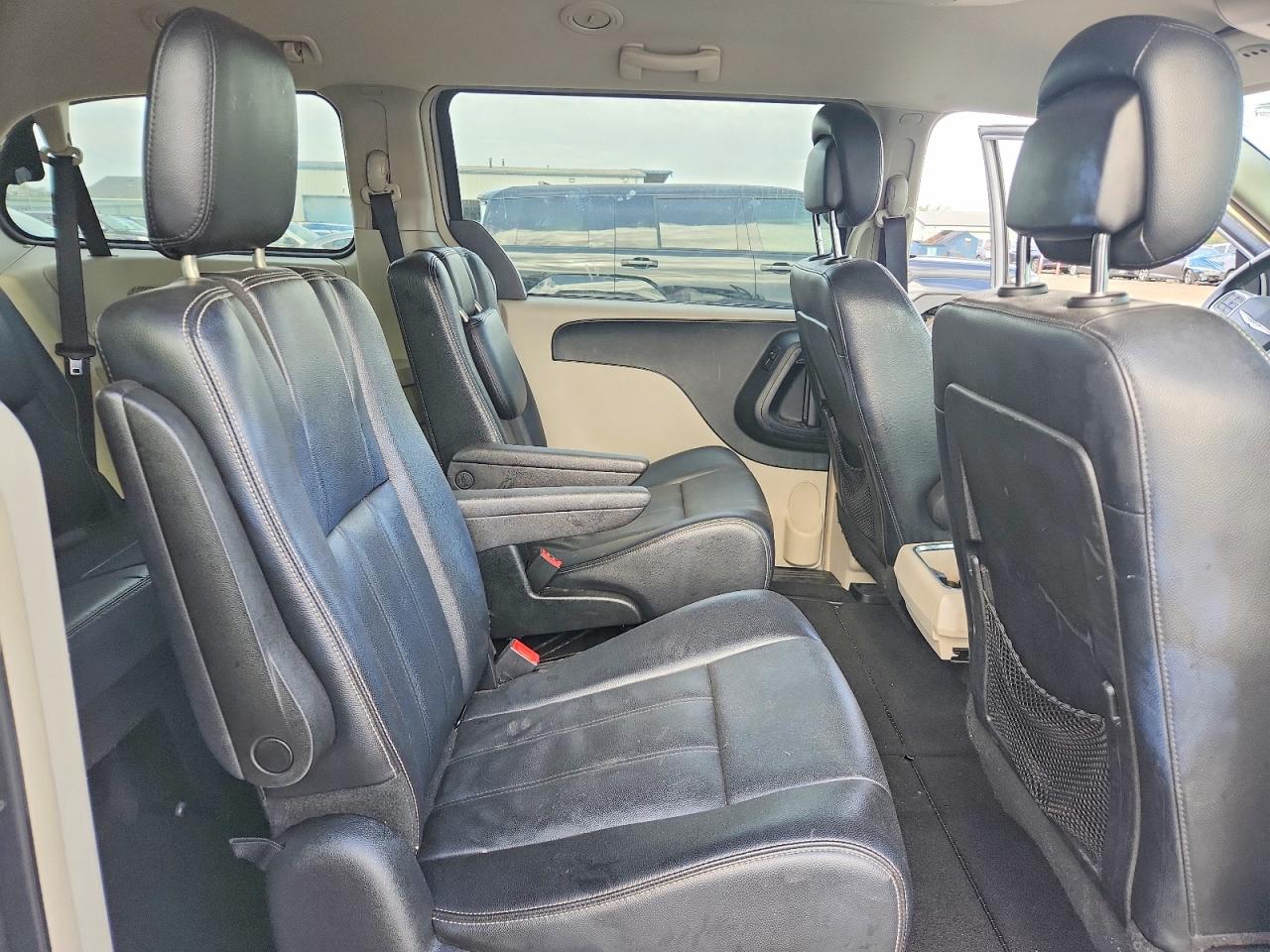 2013 CHRYSLER TOWN & COUNTRY TOURING photo 31