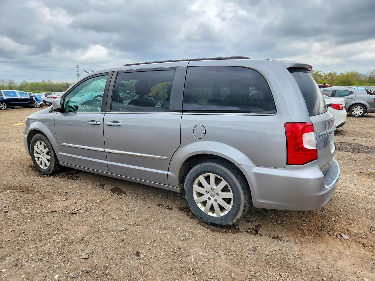 2013 CHRYSLER TOWN & COUNTRY TOURING photo 4