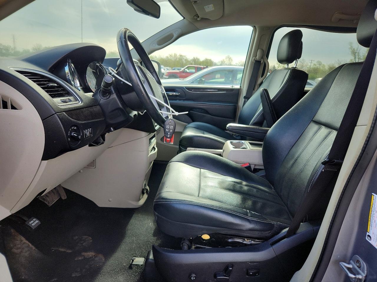 2013 CHRYSLER TOWN & COUNTRY TOURING photo 19