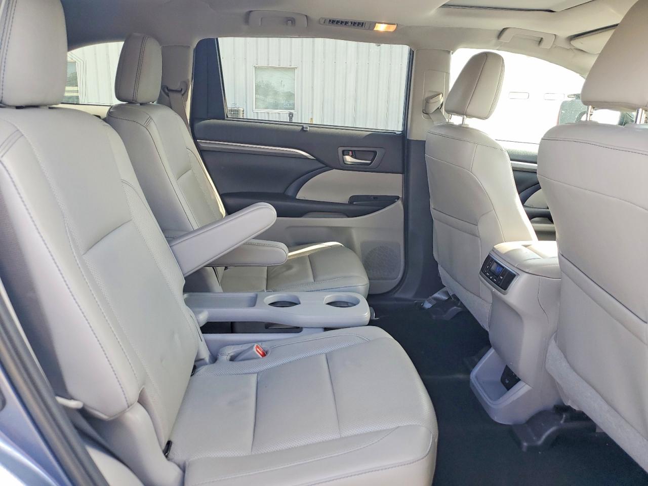 2019 TOYOTA HIGHLANDER LIMITED photo 31