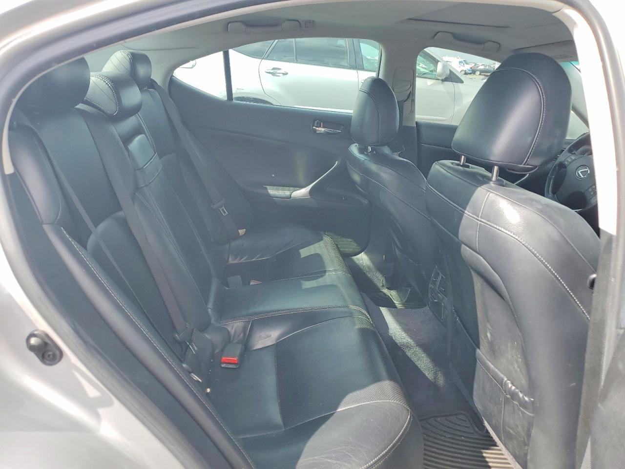 2009 LEXUS IS 250 photo 28