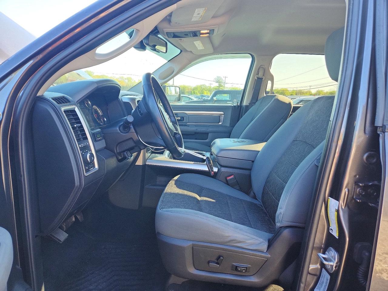 2017 RAM 1500 SLT photo 19