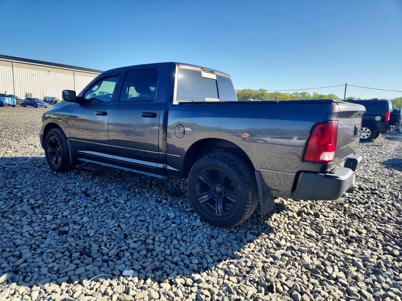 2017 RAM 1500 SLT photo 4