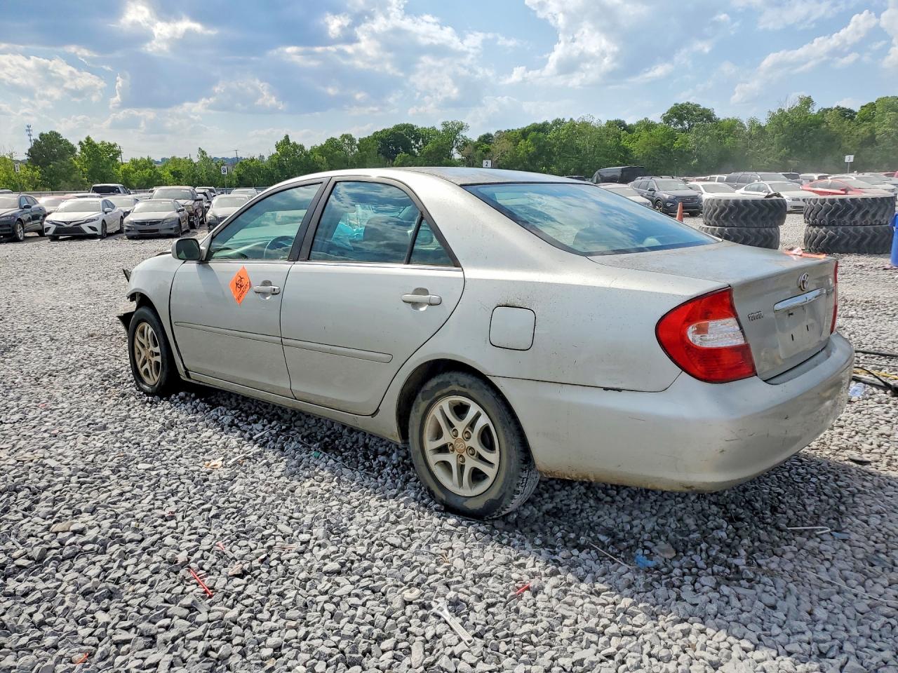 2002 TOYOTA CAMRY LE photo 4