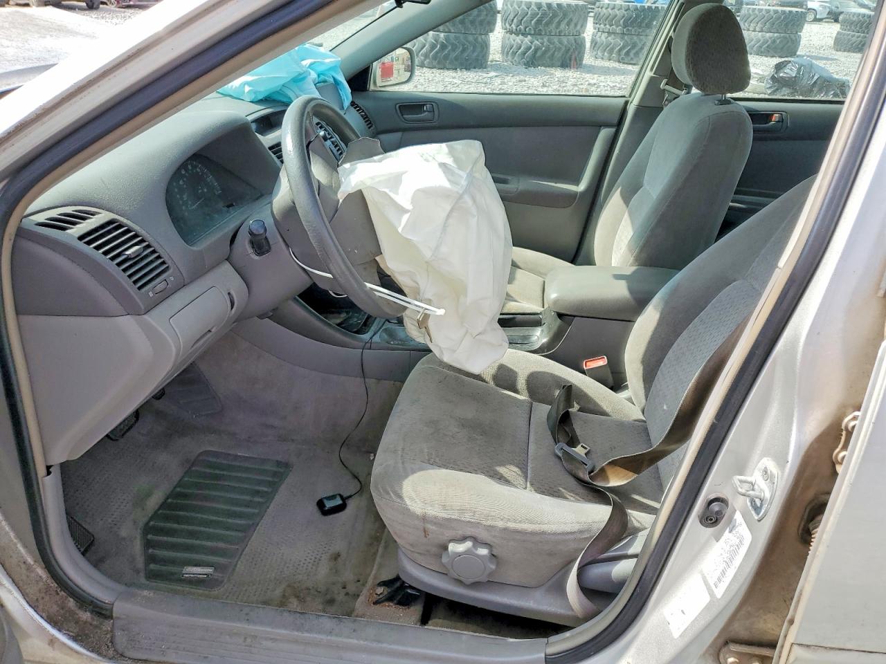2002 TOYOTA CAMRY LE photo 19