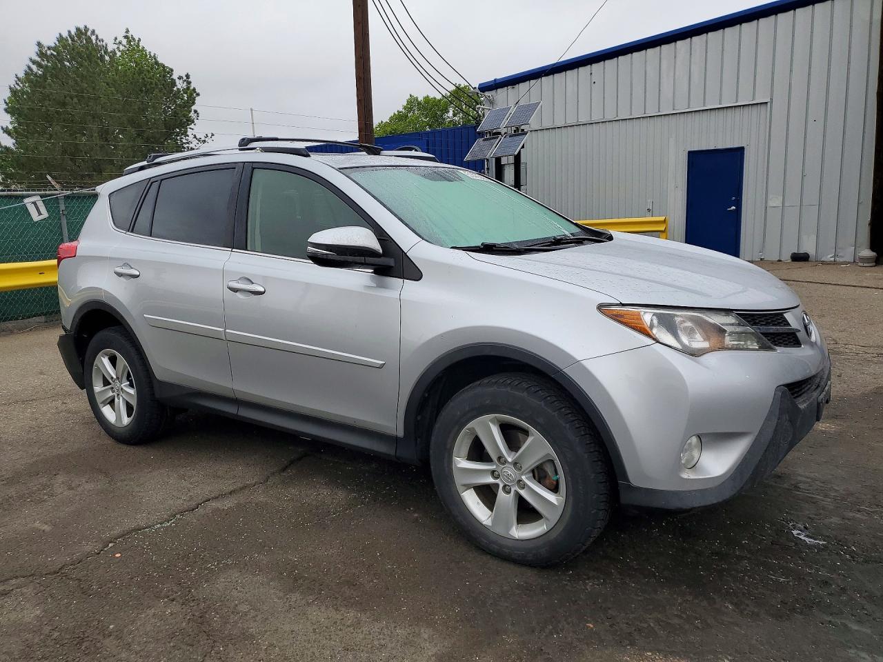 2013 TOYOTA RAV4 XLE photo 4