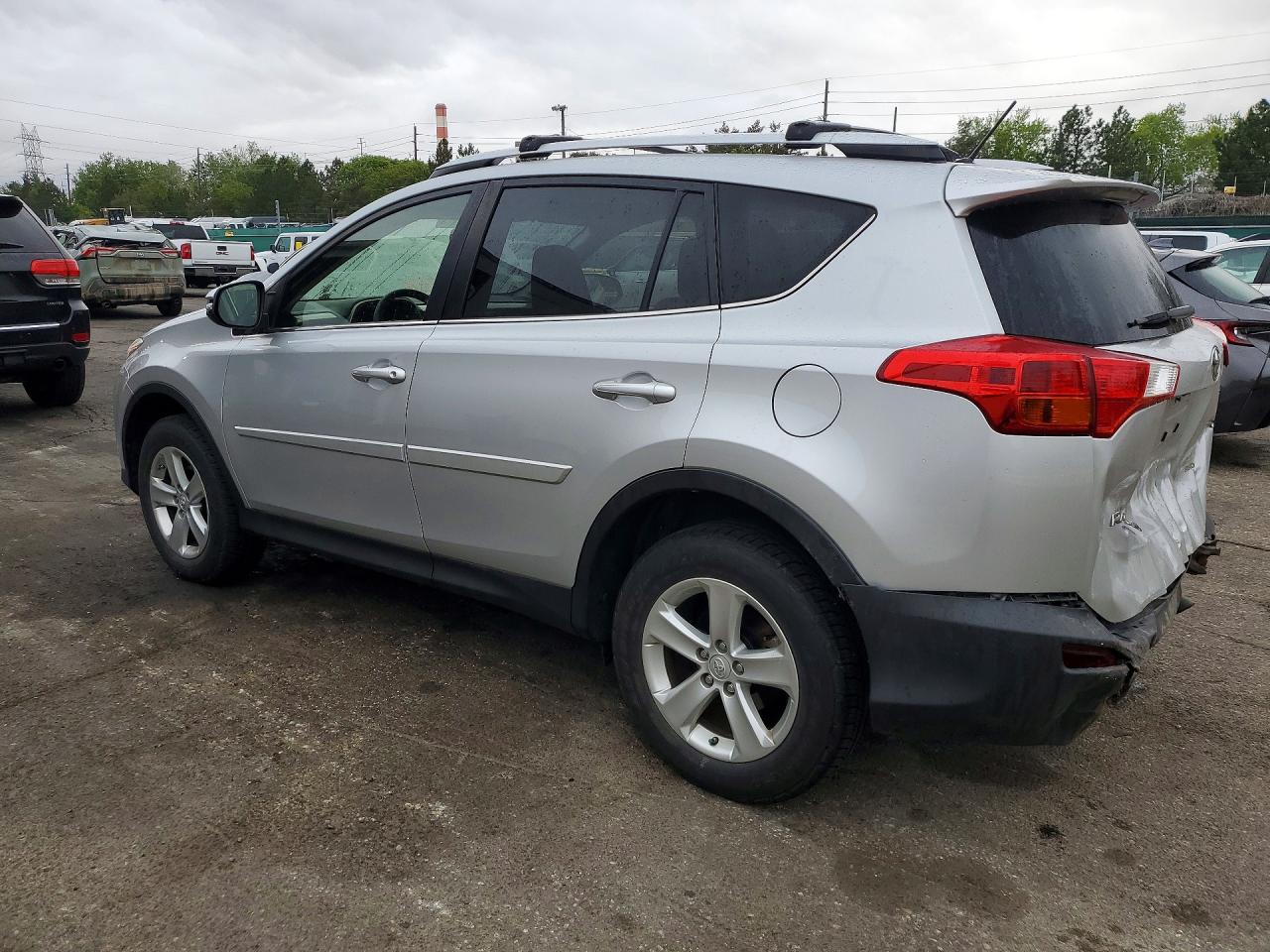 2013 TOYOTA RAV4 XLE photo 2