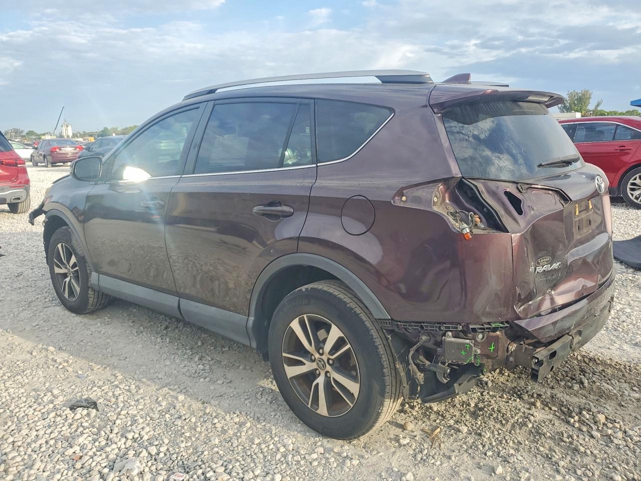 2018 TOYOTA RAV4 XLE photo 3