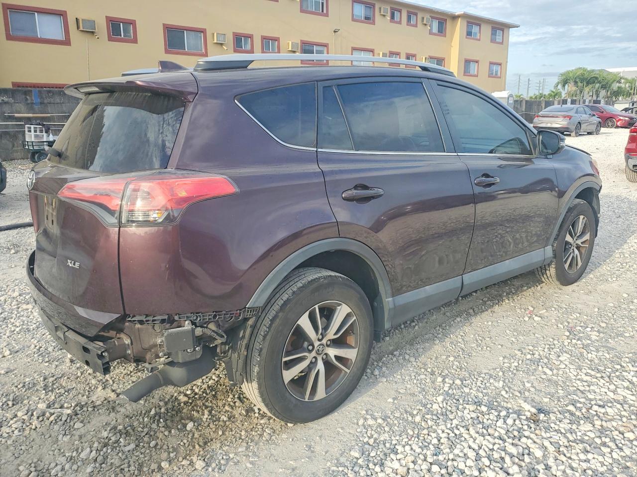 2018 TOYOTA RAV4 XLE photo 5