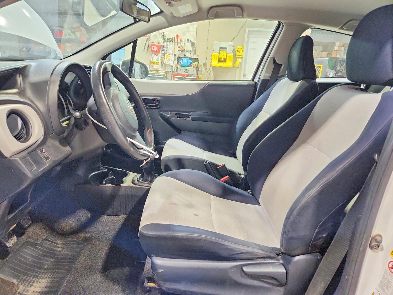 2012 TOYOTA YARIS 3-DOOR L photo 19