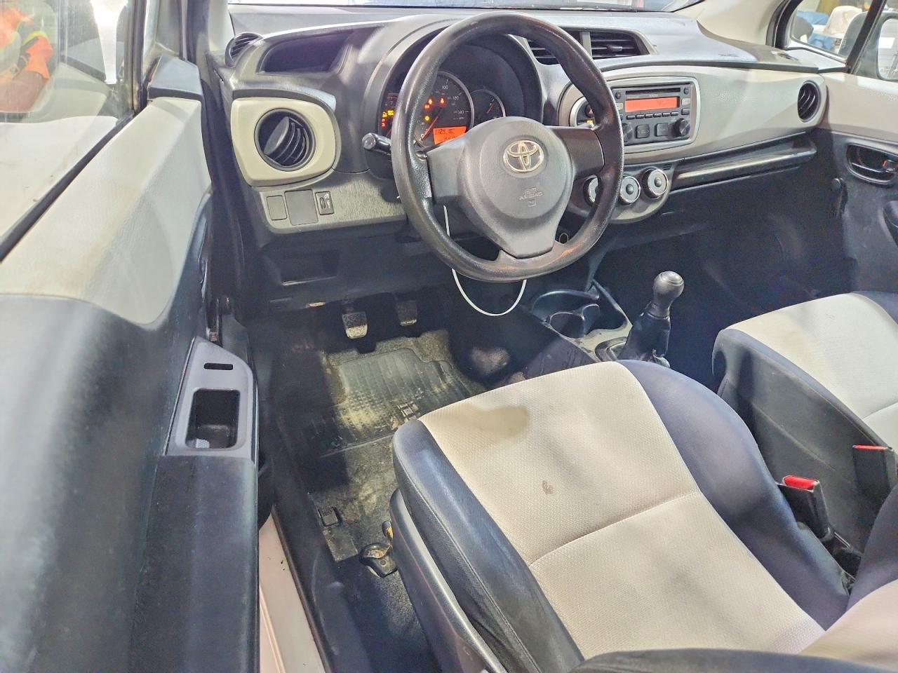 2012 TOYOTA YARIS 3-DOOR L photo 22