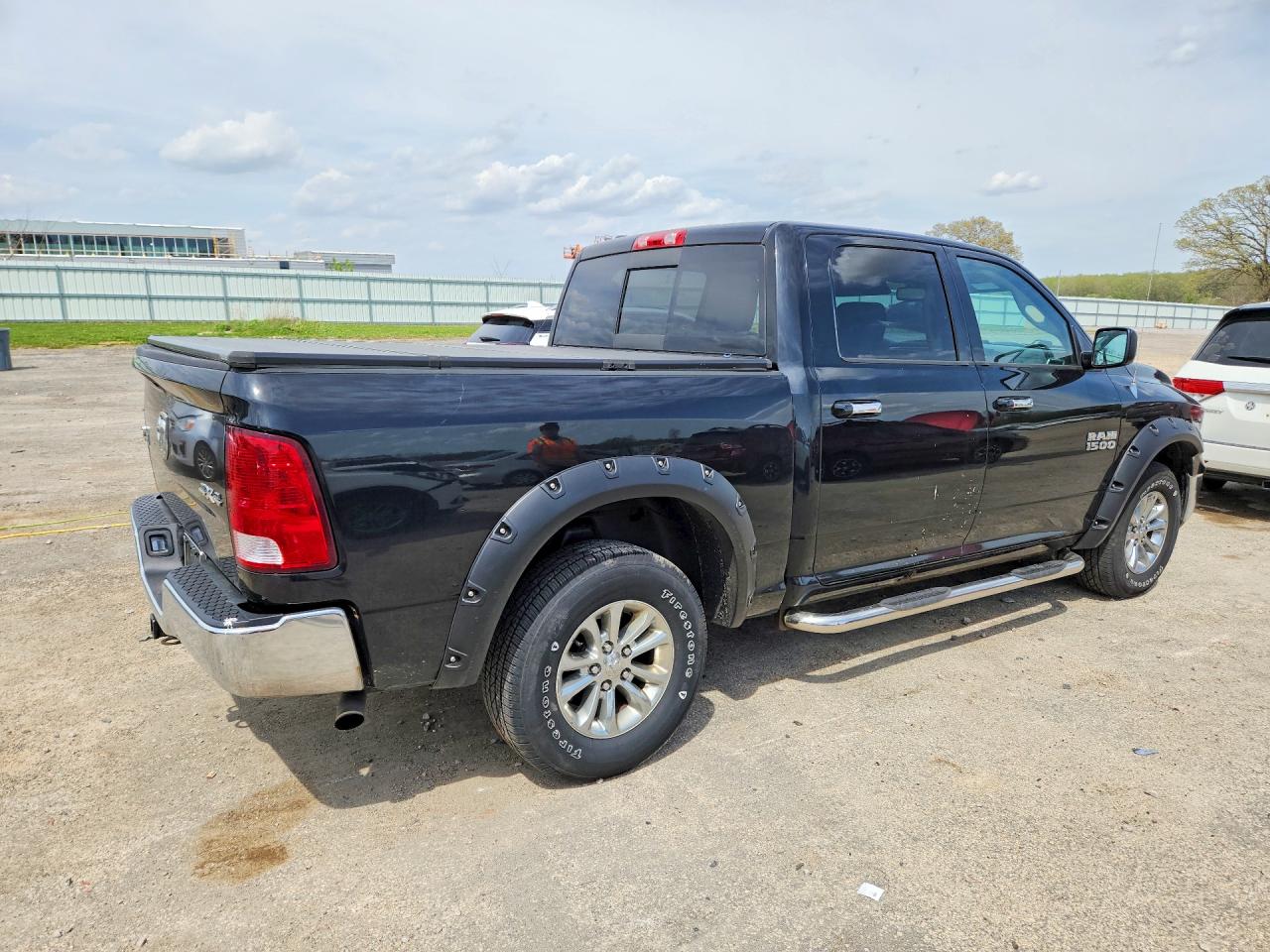 2013 RAM 1500 SLT photo 3
