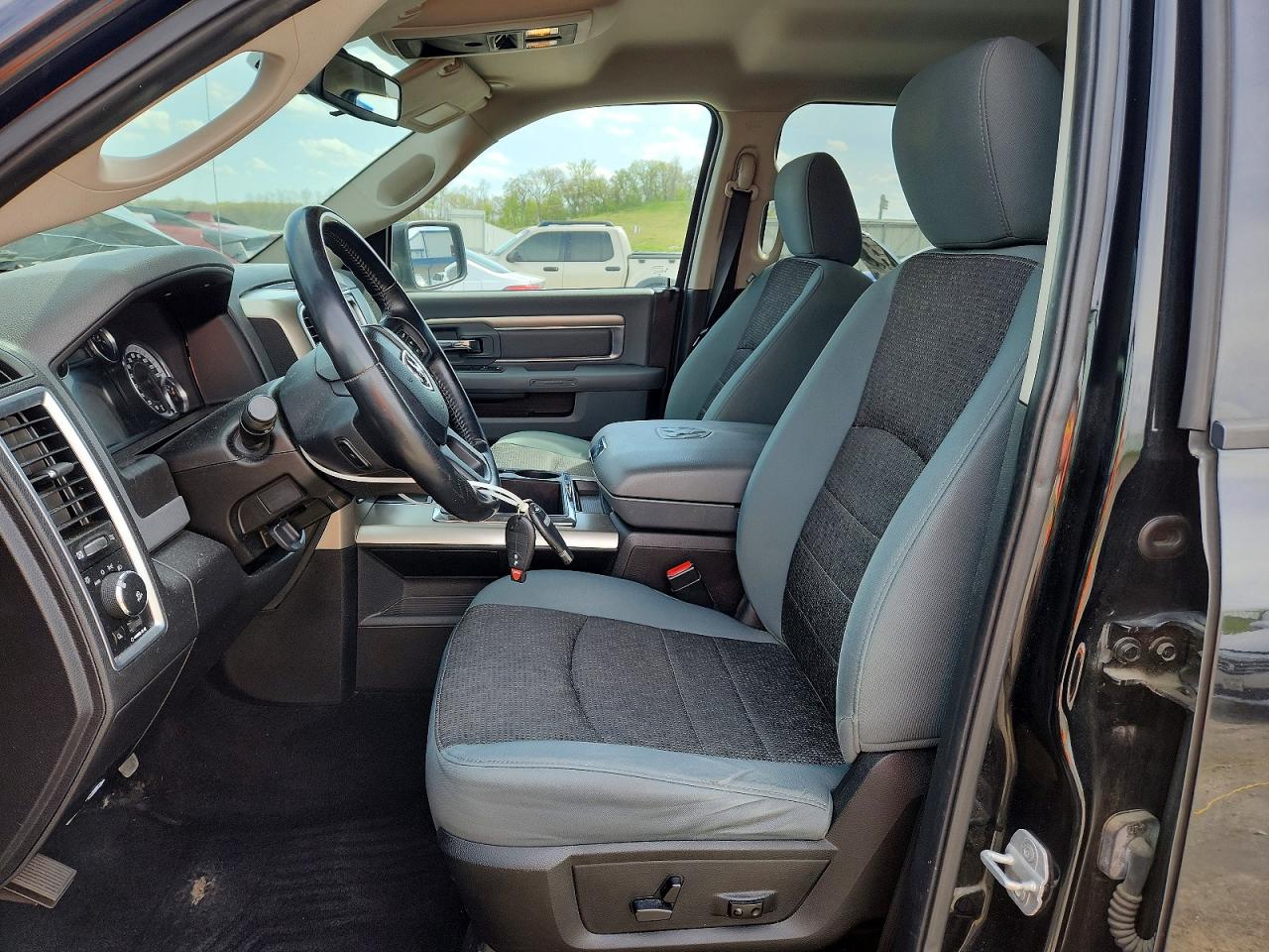 2013 RAM 1500 SLT photo 7