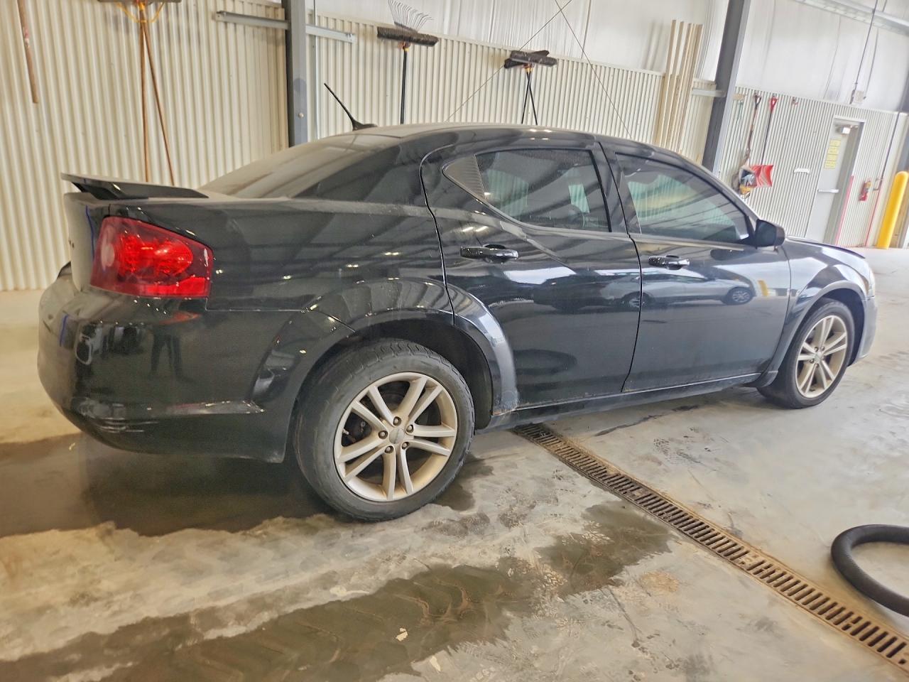 2013 DODGE AVENGER SE photo 3