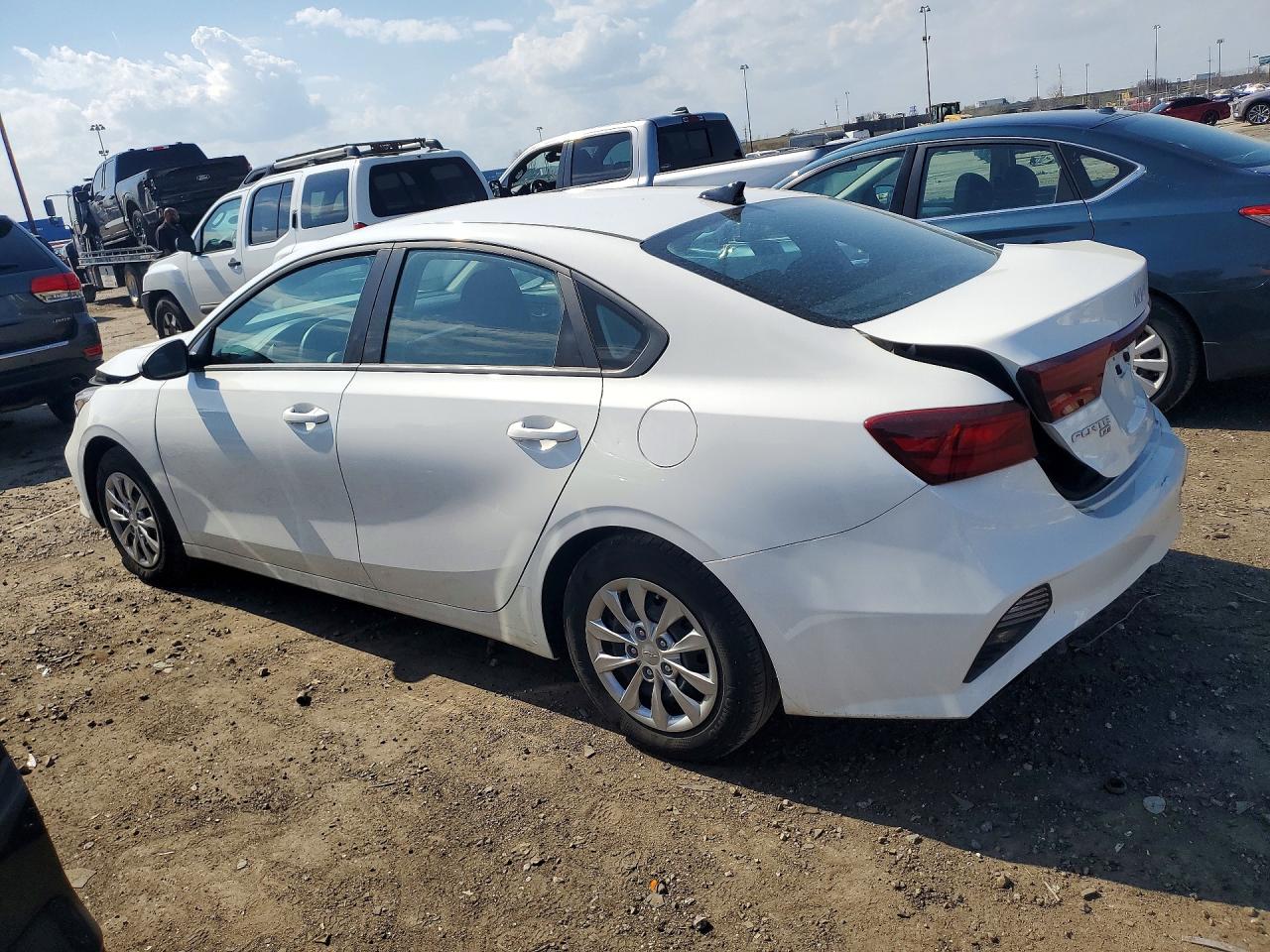 2023 KIA FORTE LX photo 4