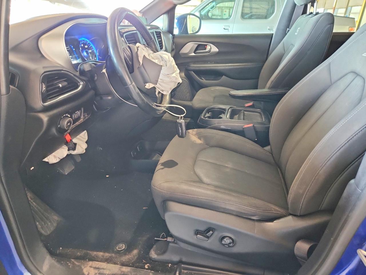 2019 CHRYSLER PACIFICA TOURING PLUS photo 19