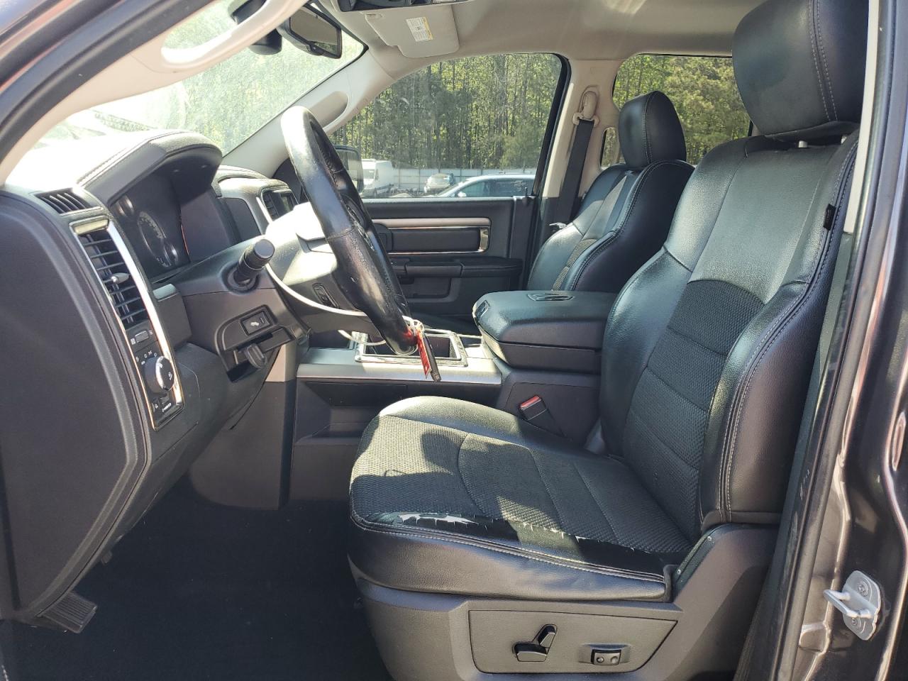 2014 RAM 1500 SPORT photo 13