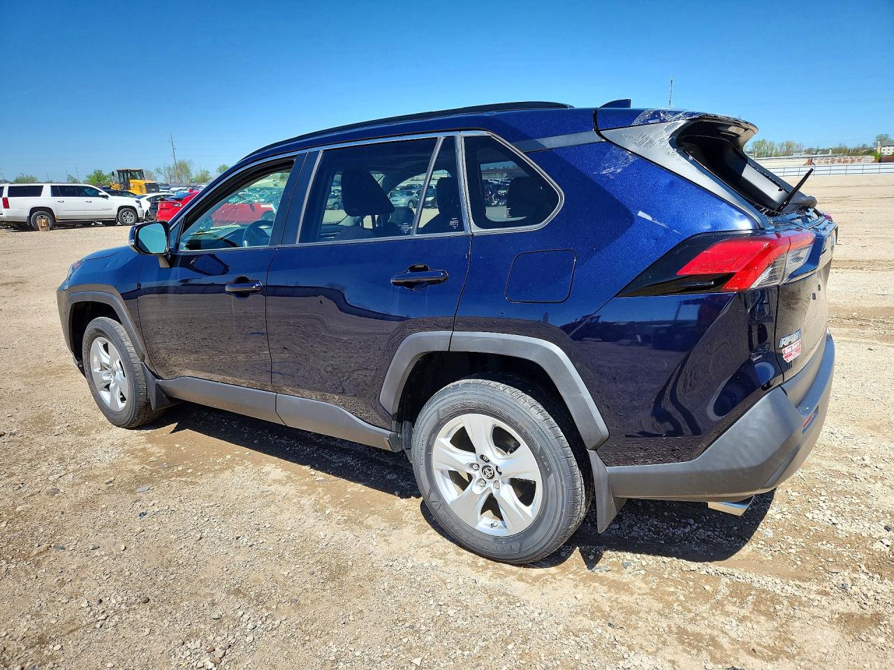 2019 TOYOTA RAV4 XLE photo 3