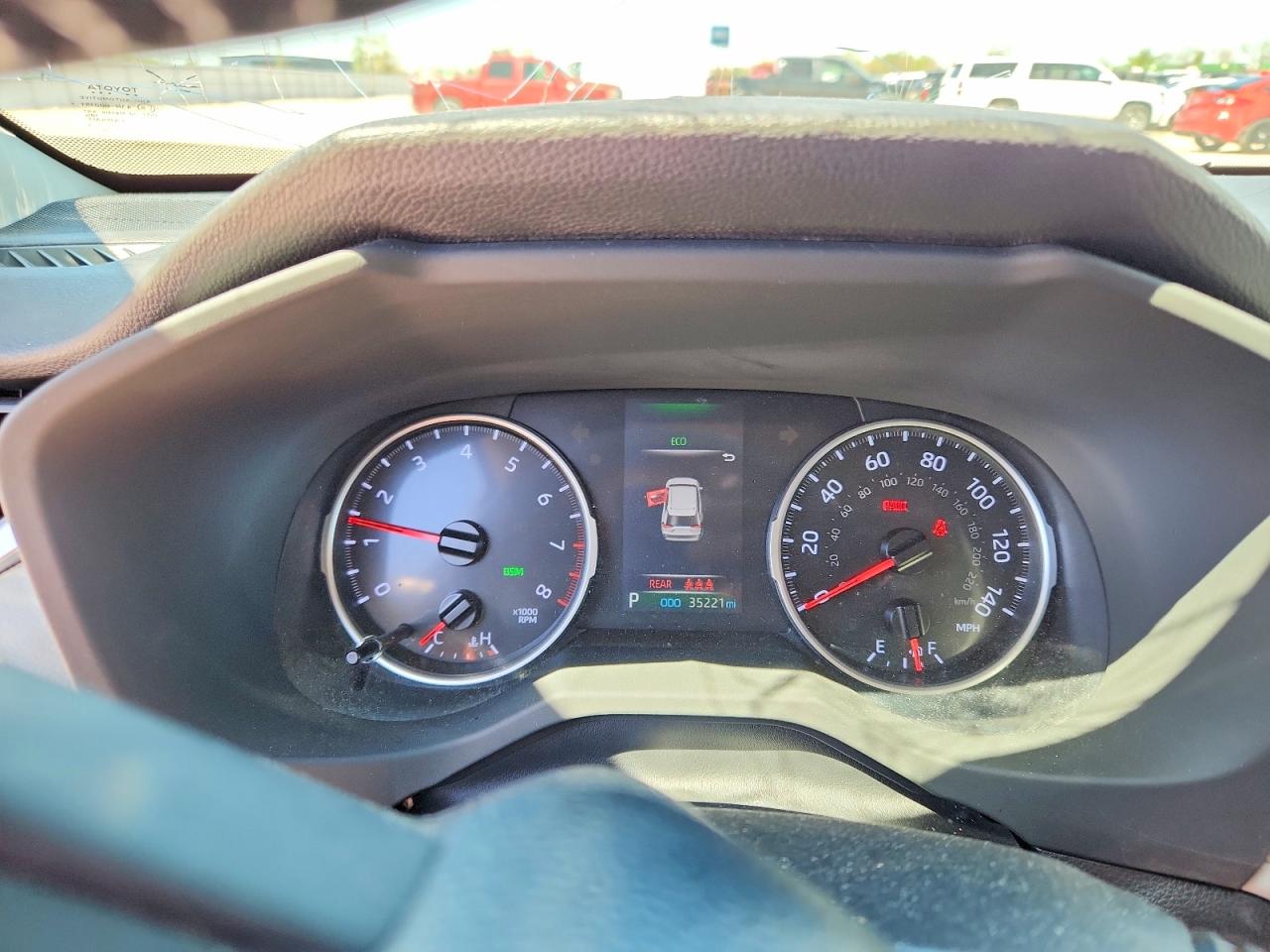 2019 TOYOTA RAV4 XLE photo 17