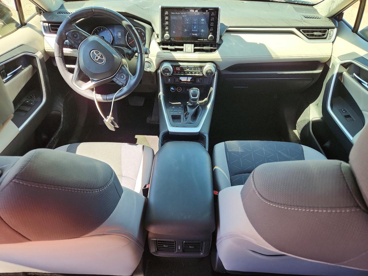 2019 TOYOTA RAV4 XLE photo 15