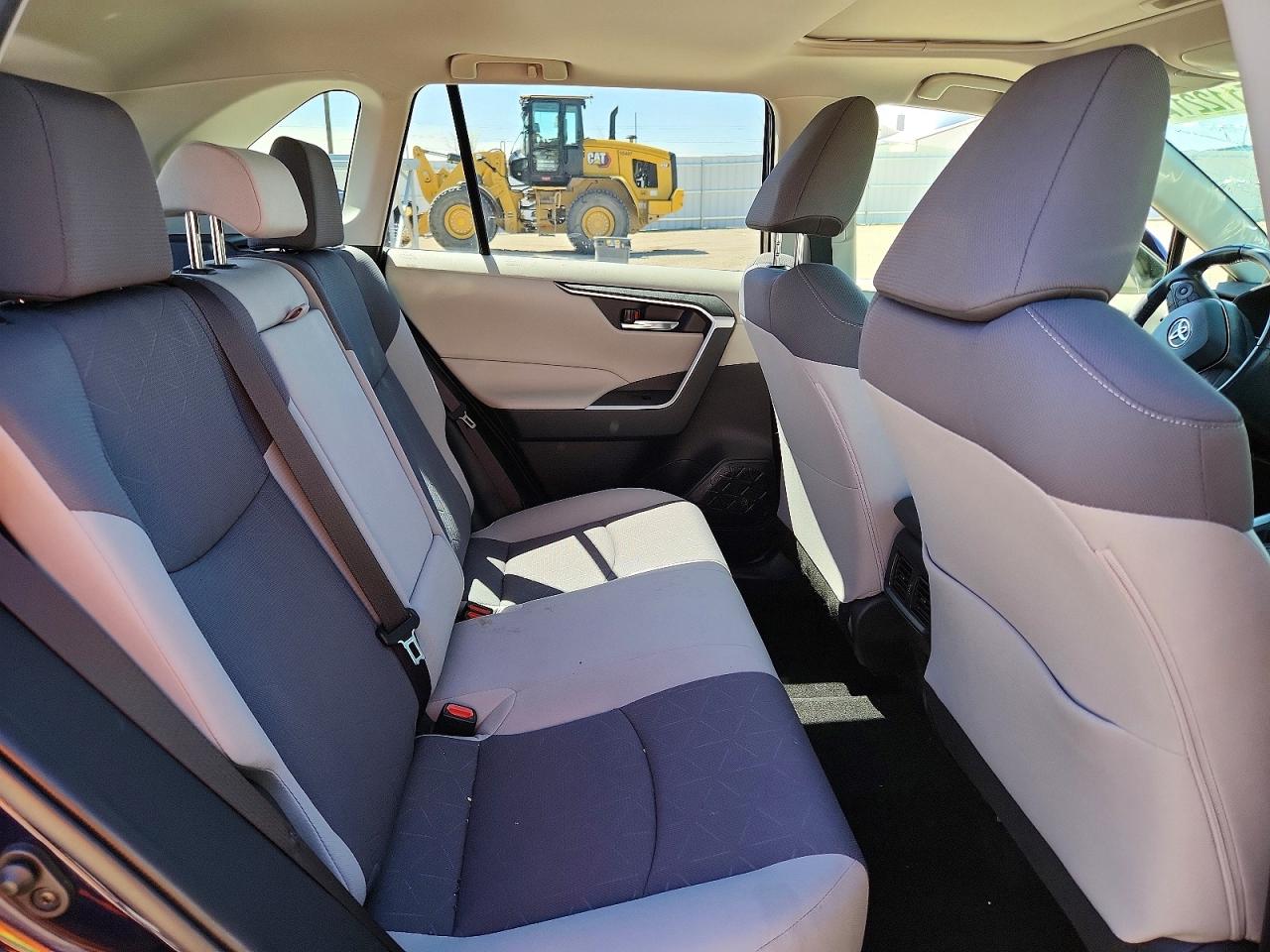 2019 TOYOTA RAV4 XLE photo 19