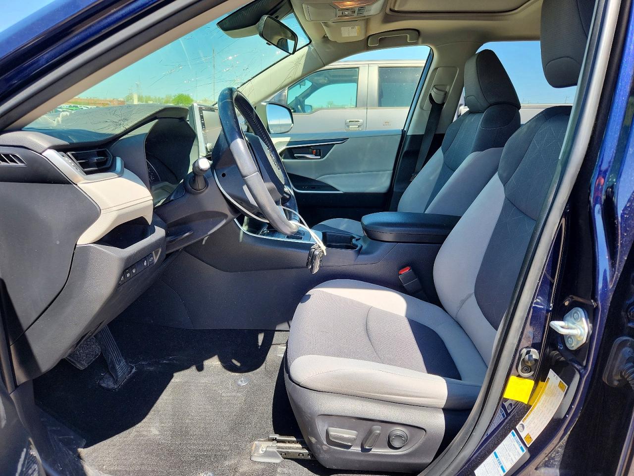 2019 TOYOTA RAV4 XLE photo 13