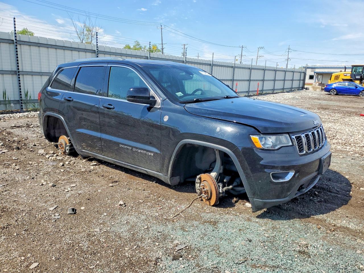 2020 JEEP GRAND CHEROKEE LAREDO photo 4