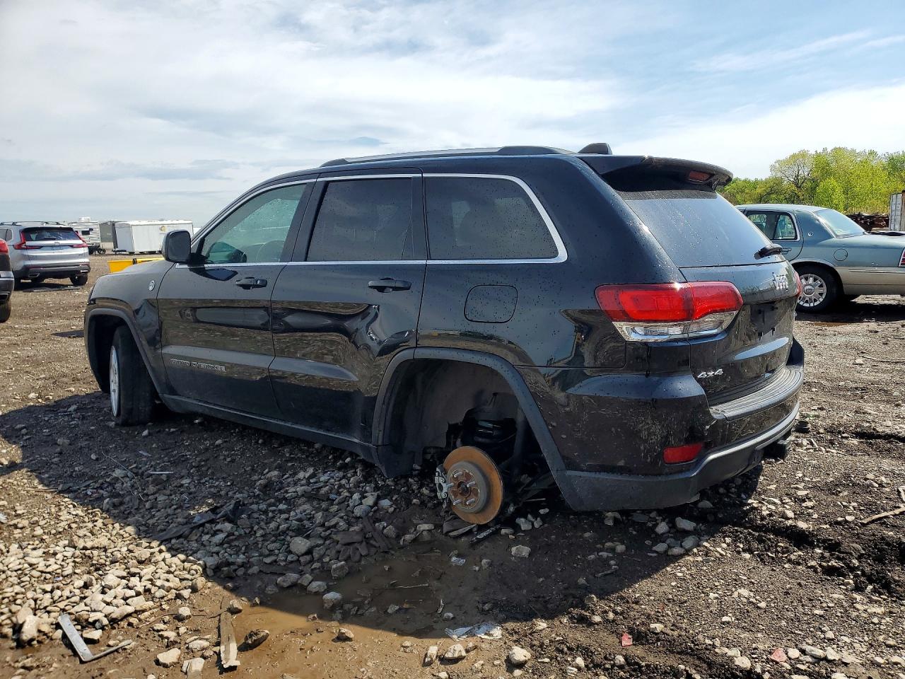 2020 JEEP GRAND CHEROKEE LAREDO photo 2