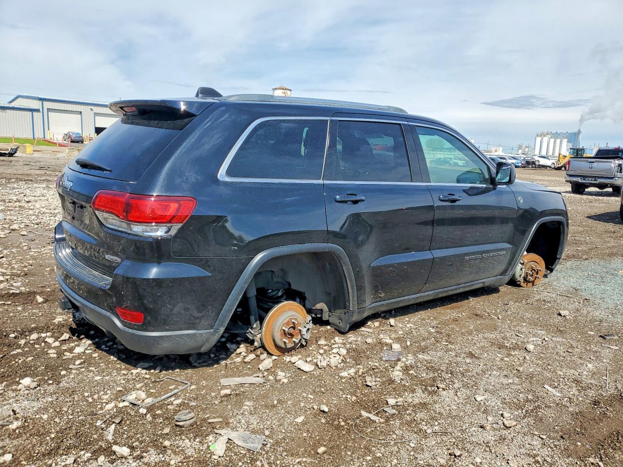 2020 JEEP GRAND CHEROKEE LAREDO photo 3