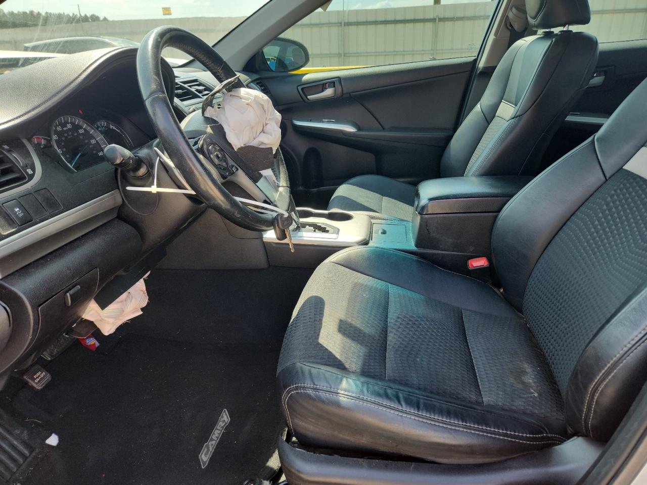 2014 TOYOTA CAMRY SE photo 13