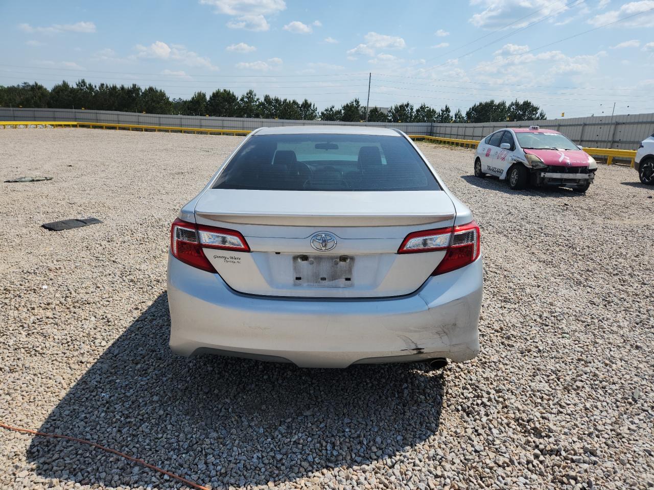 2014 TOYOTA CAMRY SE photo 11