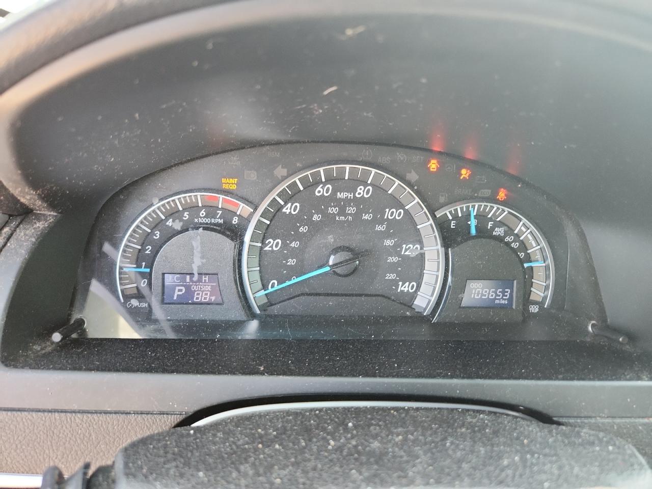 2014 TOYOTA CAMRY SE photo 17