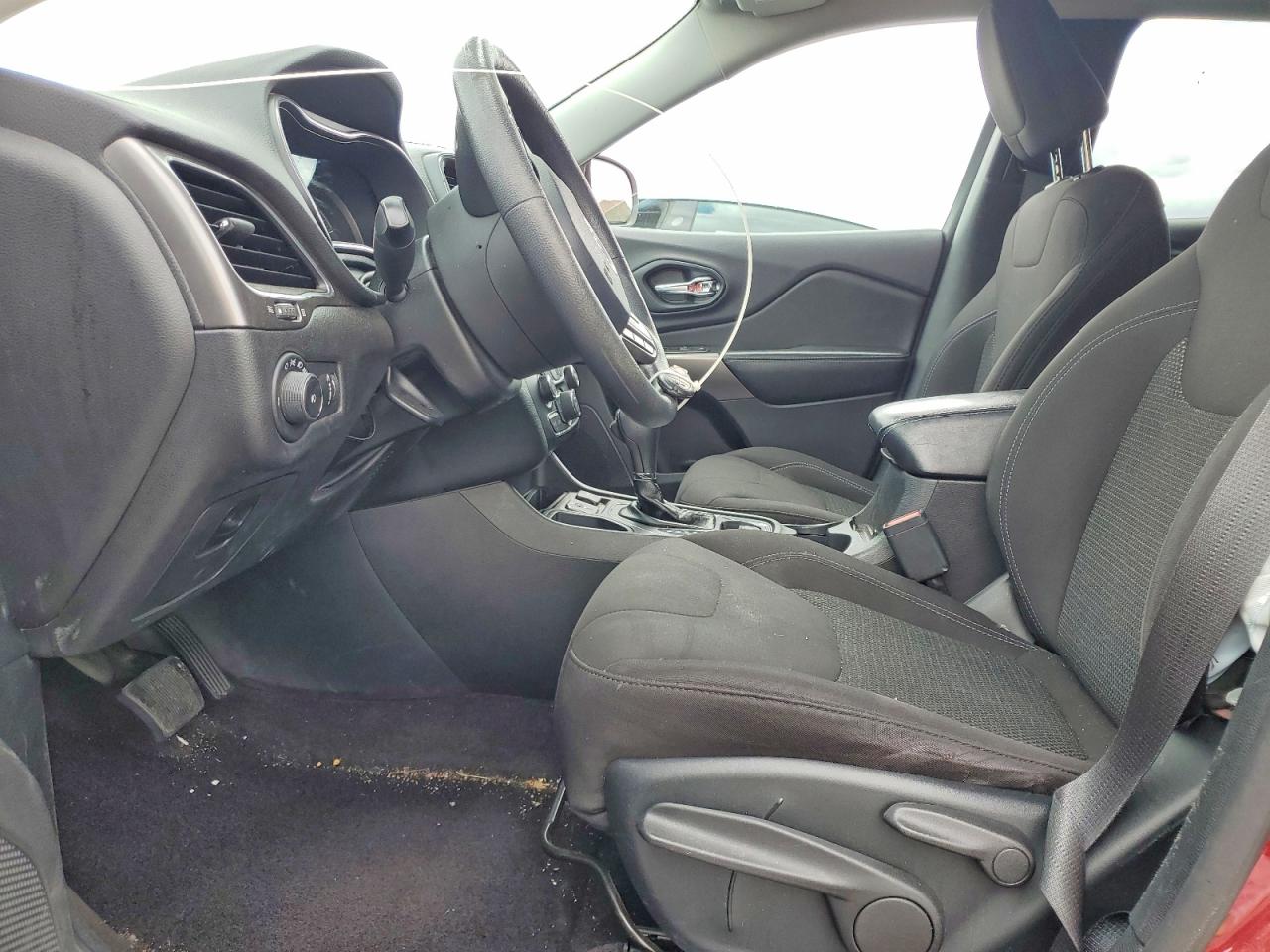 2019 JEEP CHEROKEE LATITUDE photo 19